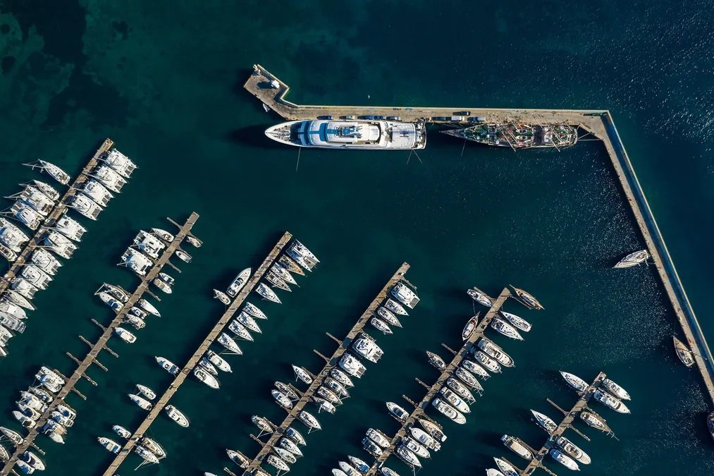 Esplora le isole greche con un'escursione in catamarano