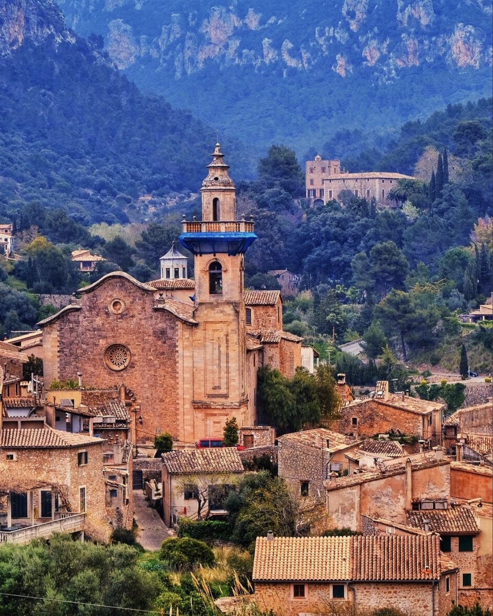 Sail from Rome to the waters of Mallorca