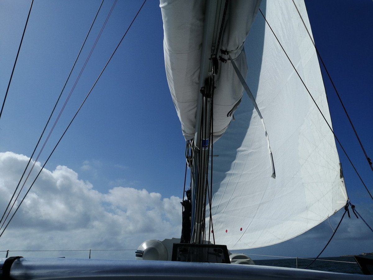 in barca a vela per le isole pontine