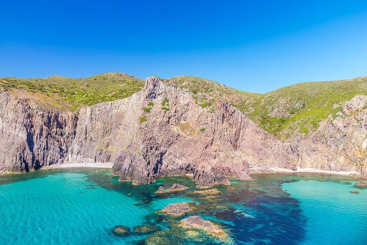 Bootsausflug durch das Meer Sardiniens mit traditioneller Küche