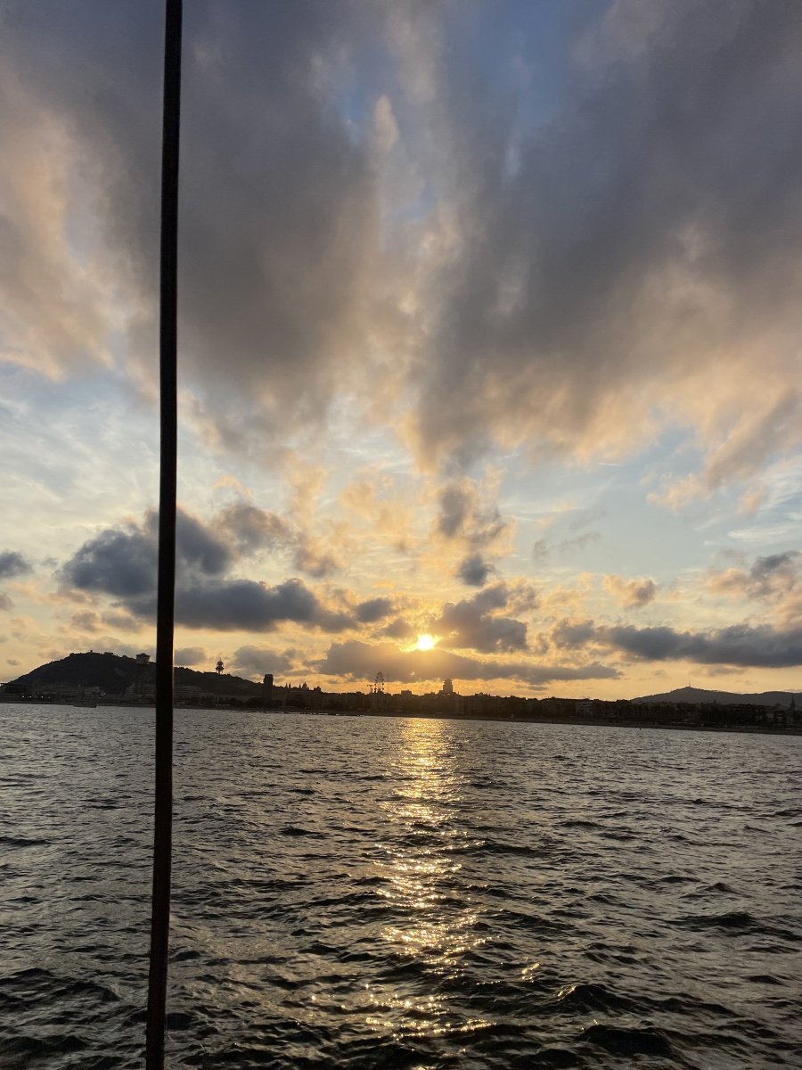 Esperienza di navigazione in catamarano a Barcellona