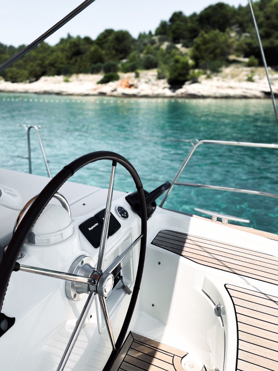 Bénéteau - 4 {{i18n.cabins}}