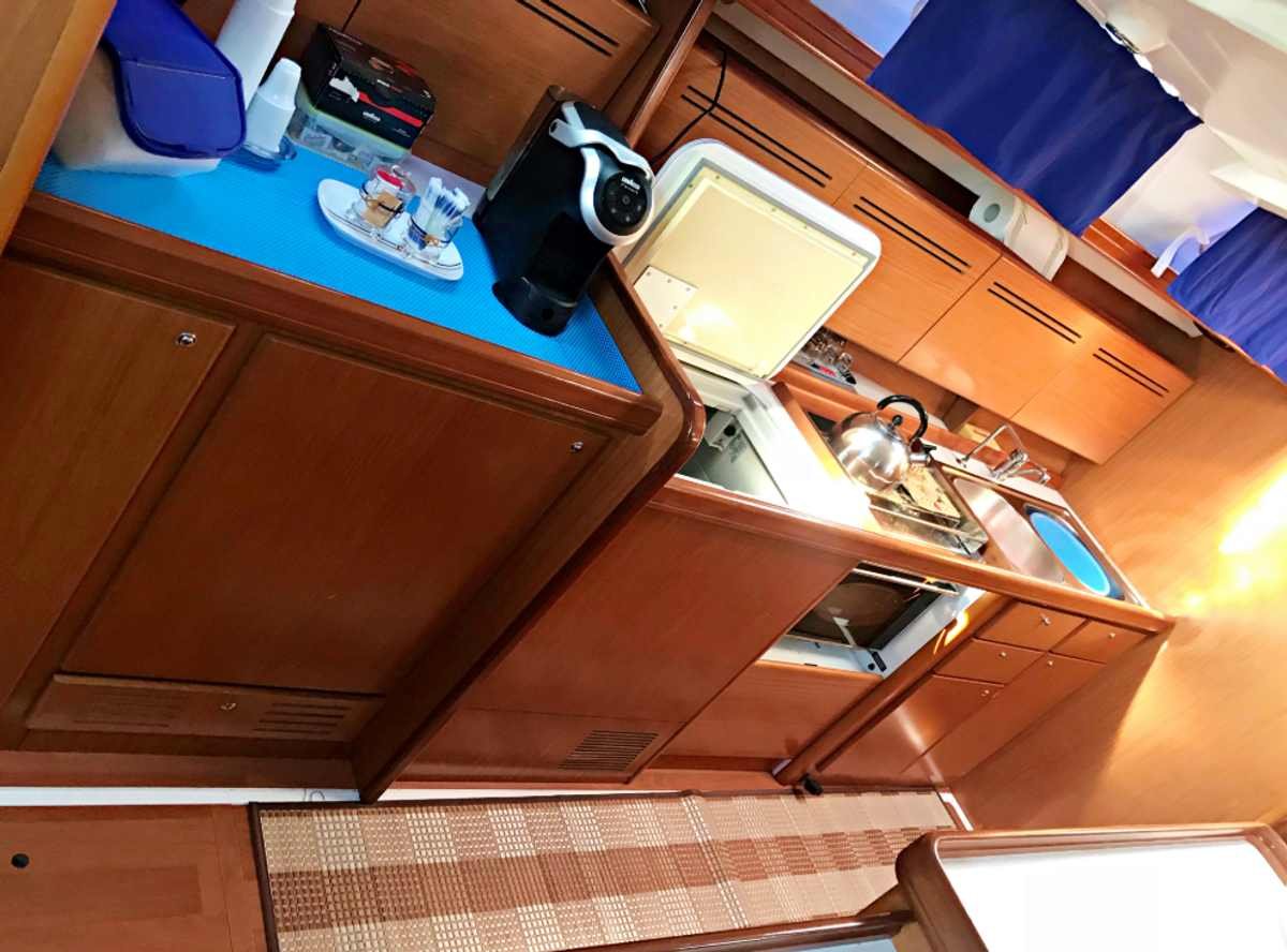 Velero - Bénéteau - 5 cabinas