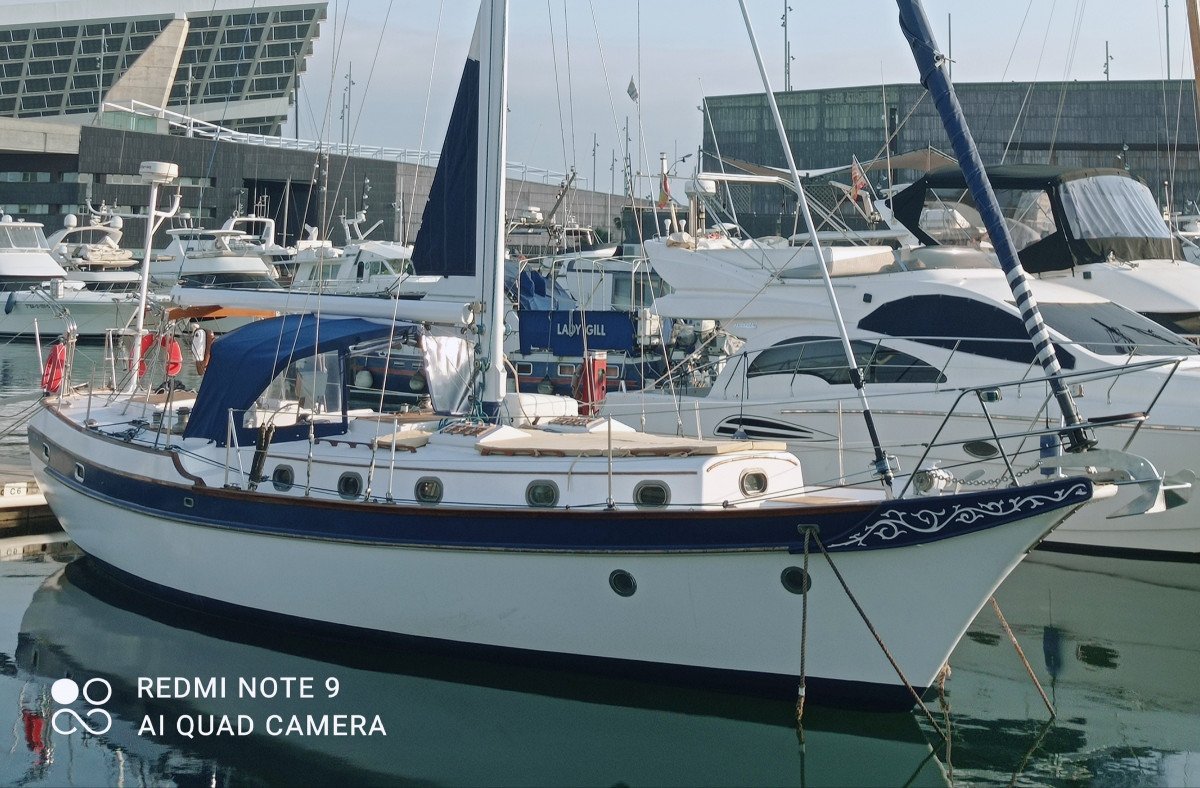 Viaggio in barca a vela e yoga a Minorca da Barcellona