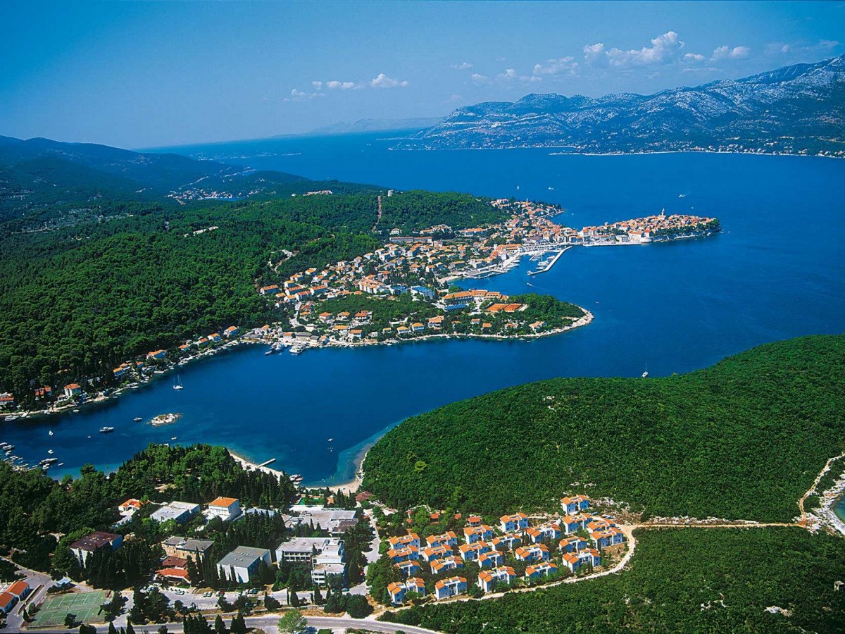 Explore Croatian coast on a boat