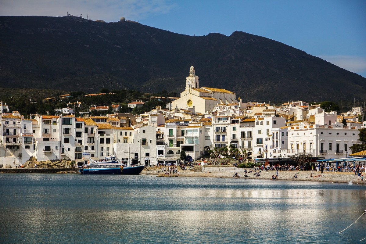 Naviga lungo la Costa Brava