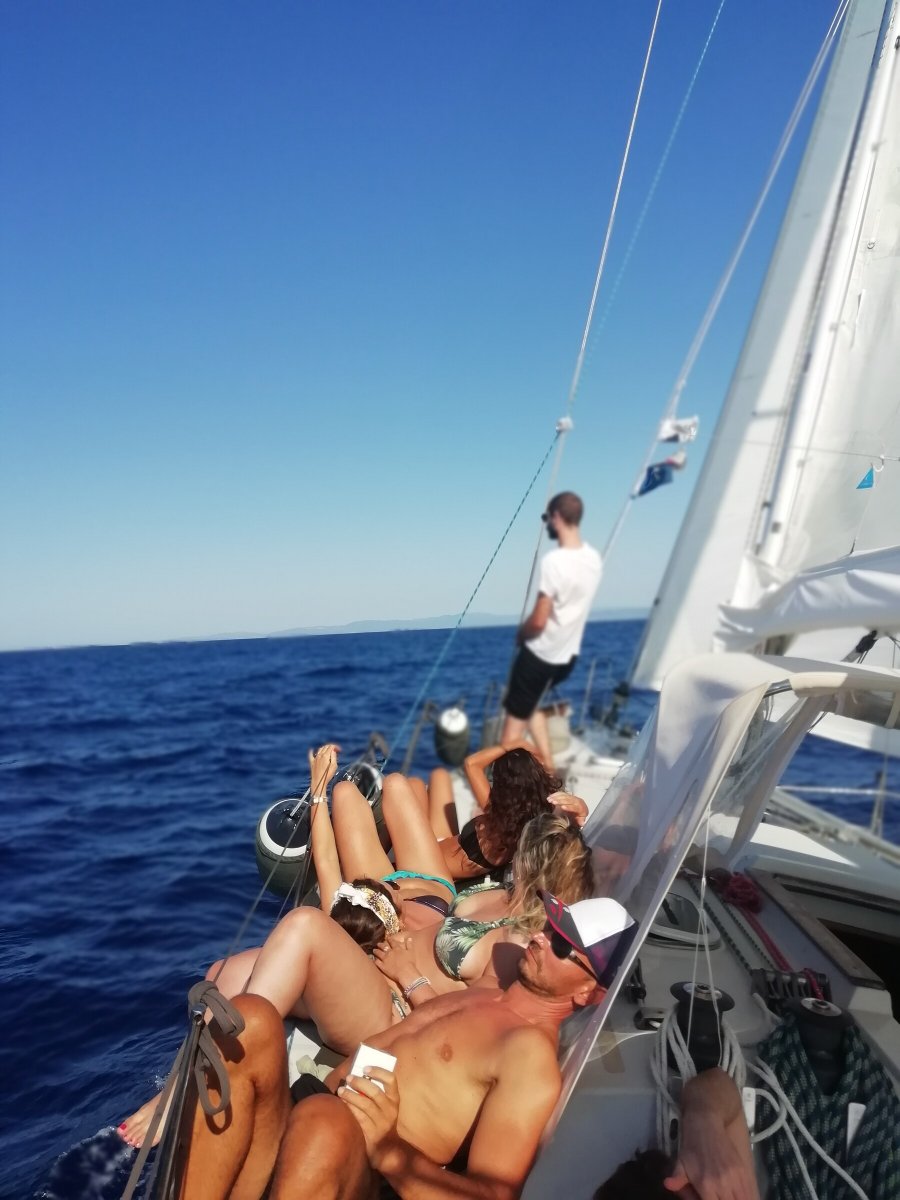 Viaje en barco de ida por el archipiélago de Maddalena y Córcega