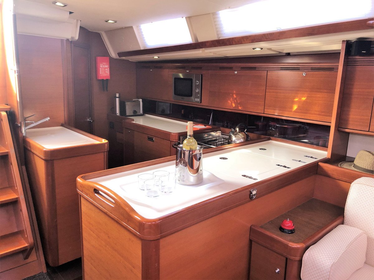 Sailboat - Dufour Yachts - 3 cabins