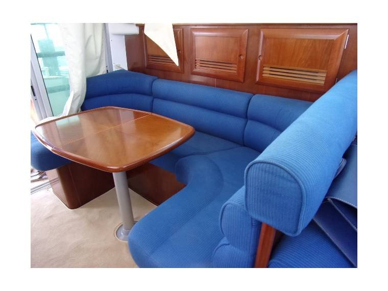 Motorboat - Bénéteau - 2 cabins