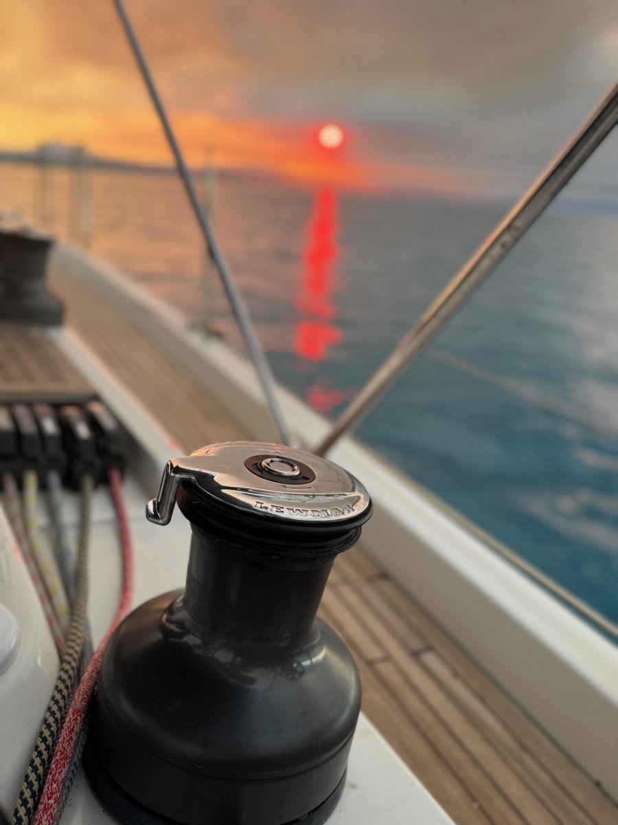 Erkunden der Weltgewässer: Meere und Kanal von Korinth