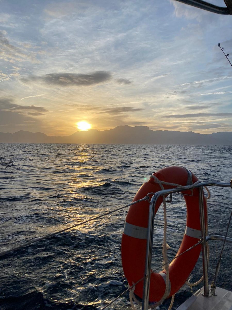 Erkunden Sie das Meer an Bord eines Segelboots