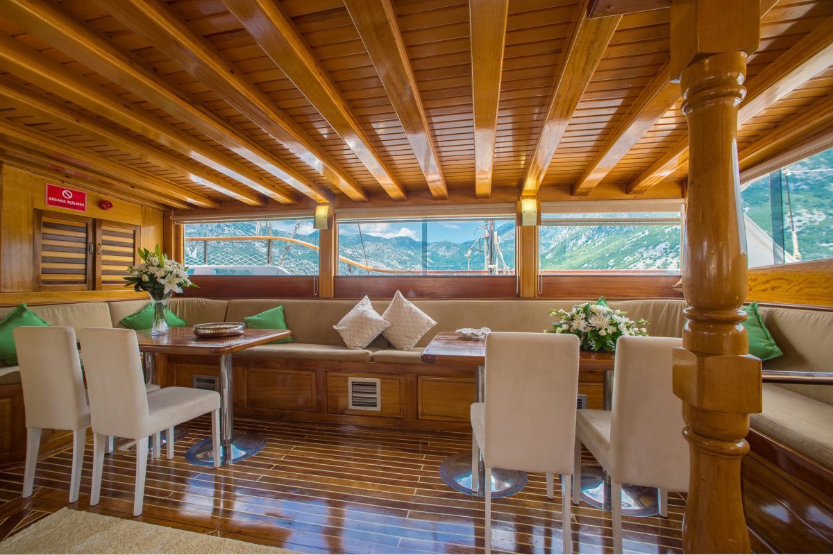 Kreuzfahrt entlang der malerischen Küste Montenegros