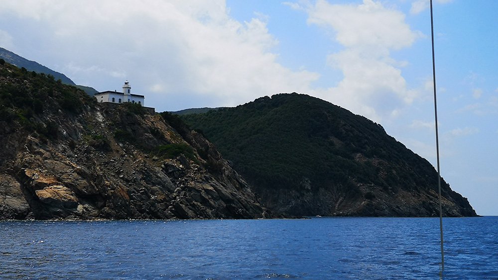 Barche a vela sulla costa di Argentario, emozionanti rotte di navigazione
