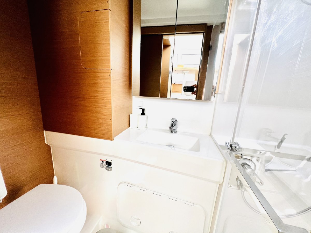 Allena la tua vela su un catamarano vicino a Valencia o Denia