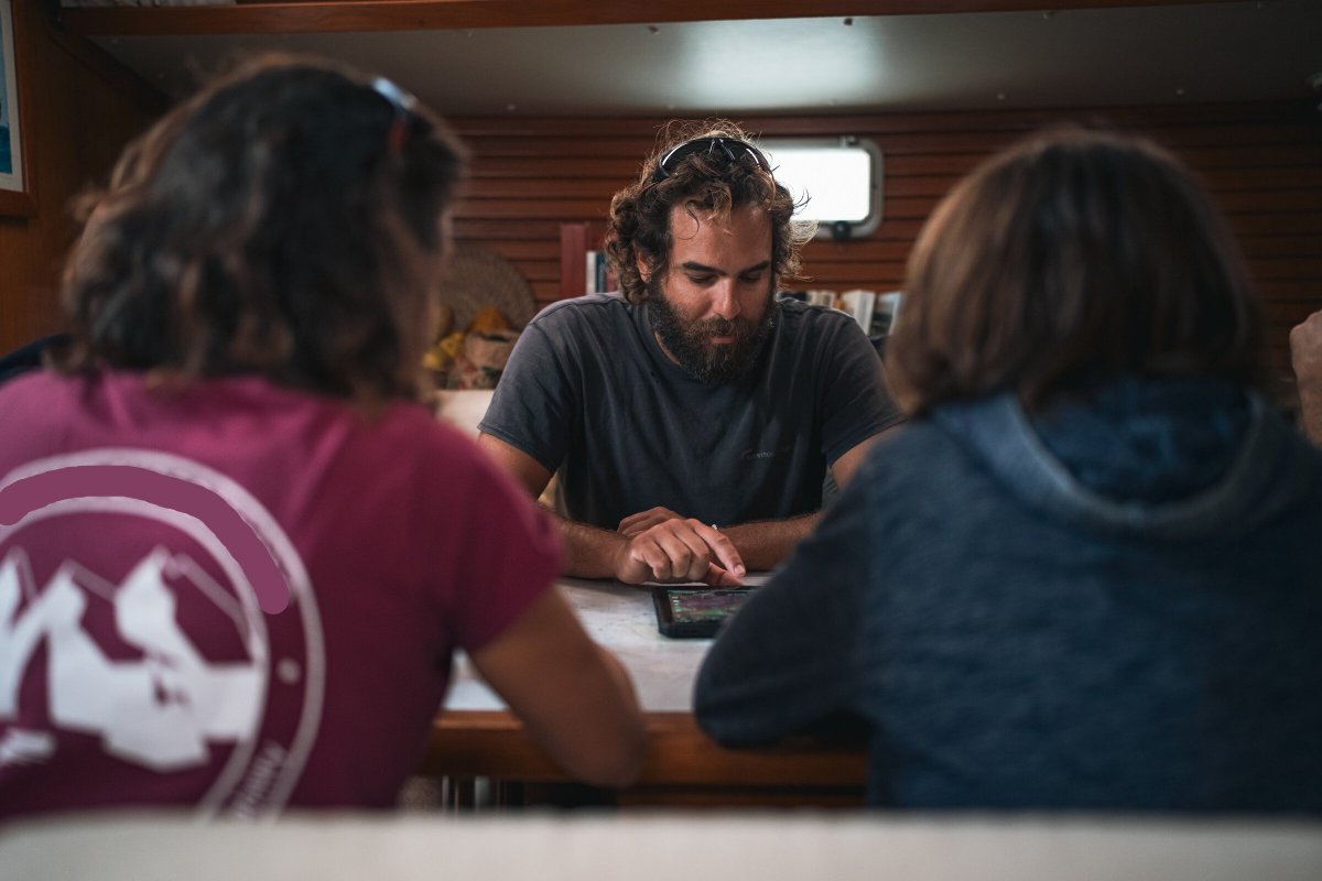 Explore the coasts of Menorca while sailing