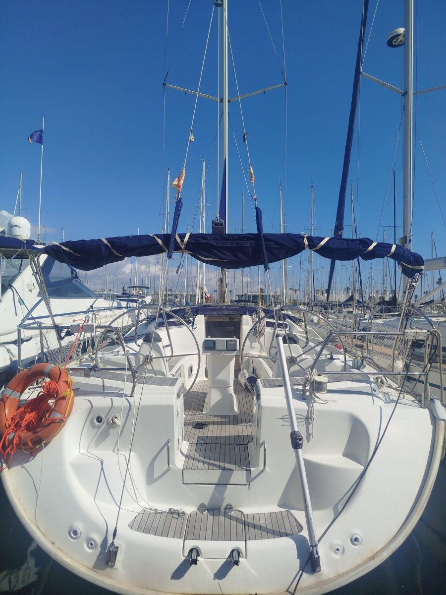 Erkunden Sie die Gewässer vor Barcelona mit dem Segelboot Bavaria 46