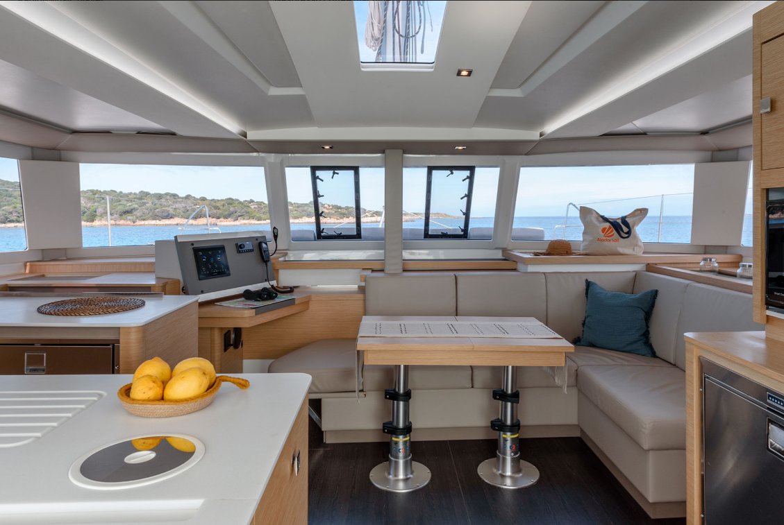 Catamaran - Fountaine - 12.59 meters