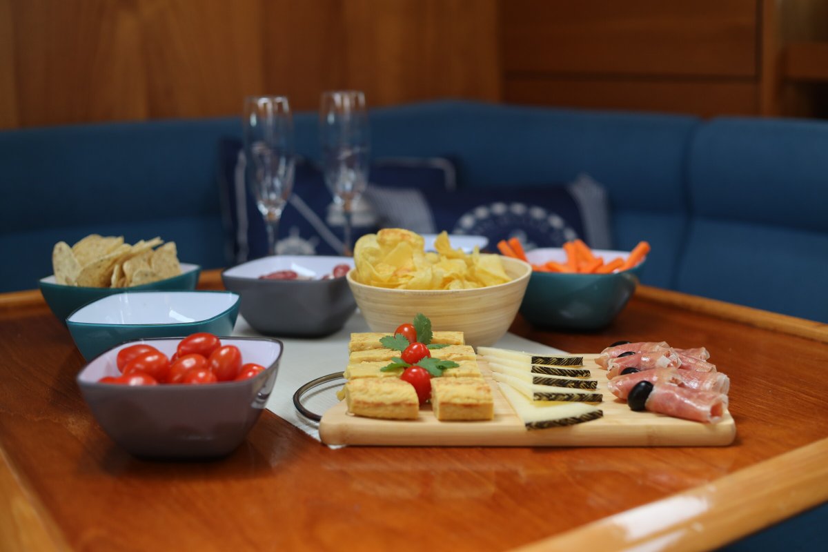 Experiencia de navegación en el atardecer