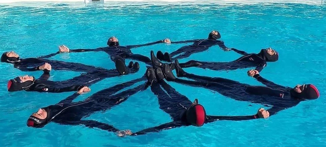 Goditi i paesaggi e impara a navigare nelle nostre gite in barca