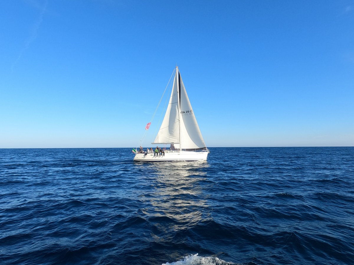 Sailboat - Jeanneau - 2004