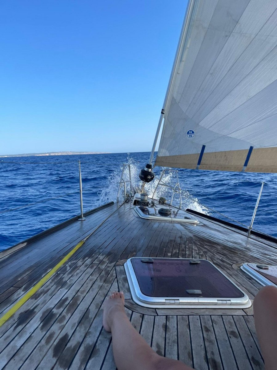 Segelpraxis auf einem großen Segelschiff ab Valencia
