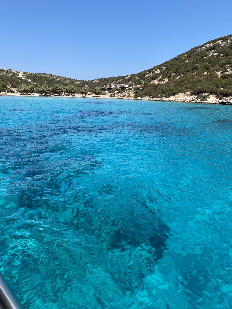 Learn to sail in the blue waters of the Small Cyclades with our sailing courses