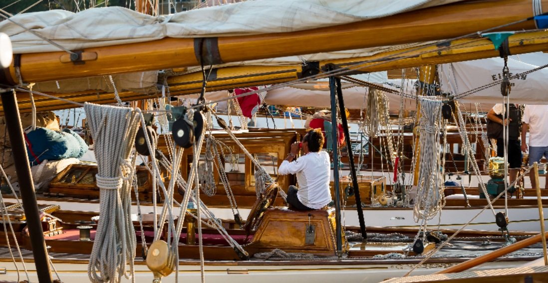 Explora la costa Brava en un barco clásico