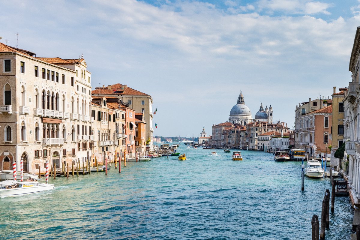 Viaggio in barca di fine settimana lungo il mare Adriatico