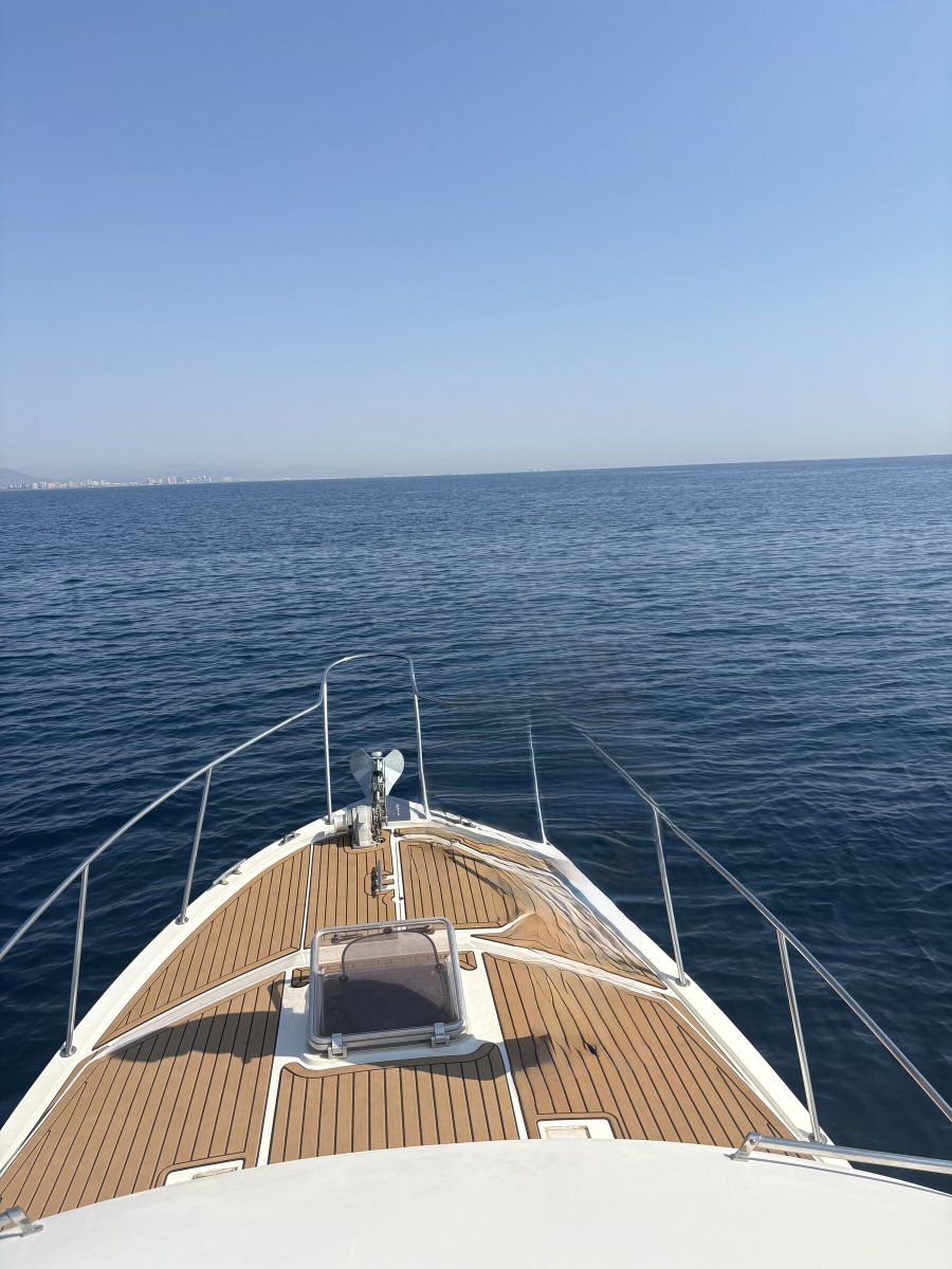 Coastal yacht tour from Valencia