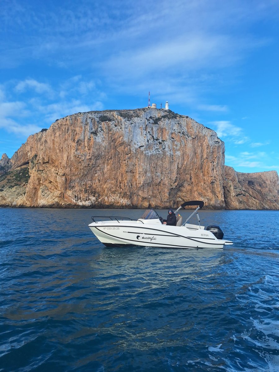 Barco a motor - Quicksilver - 6 metros