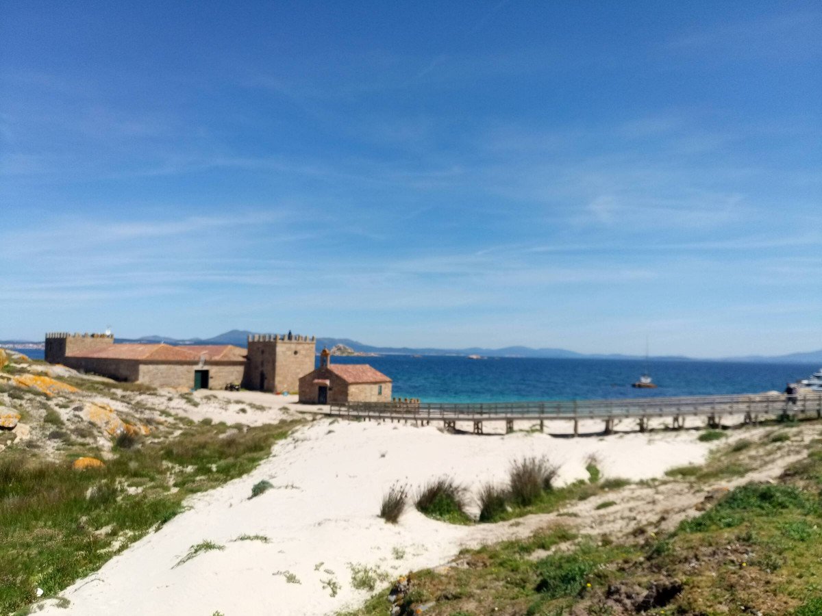Desde el mar, disfruta del paisaje del Camino de Santiago