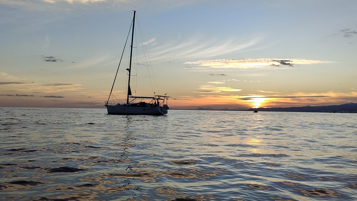 Sonnenuntergang vom Segelboot