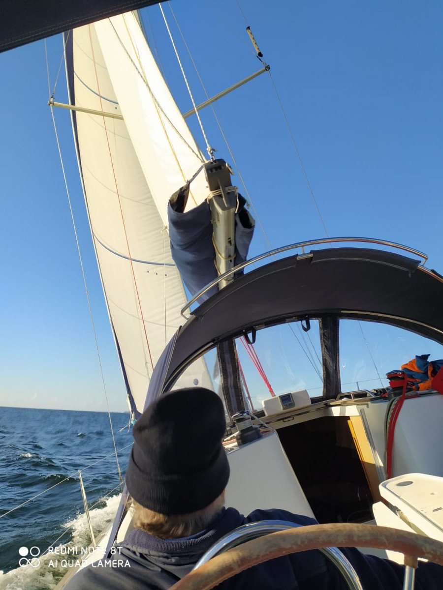 Atraque en puertos pintorescos desde Isla Cristina a Ibiza