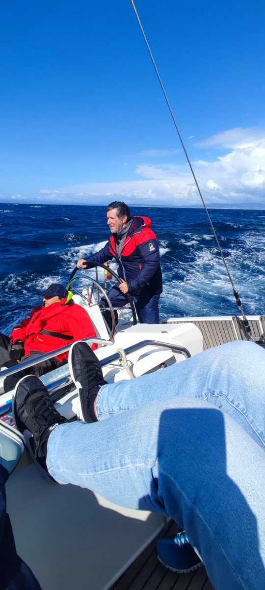 Verbessre deine Segelfähigkeiten in Pontevedra