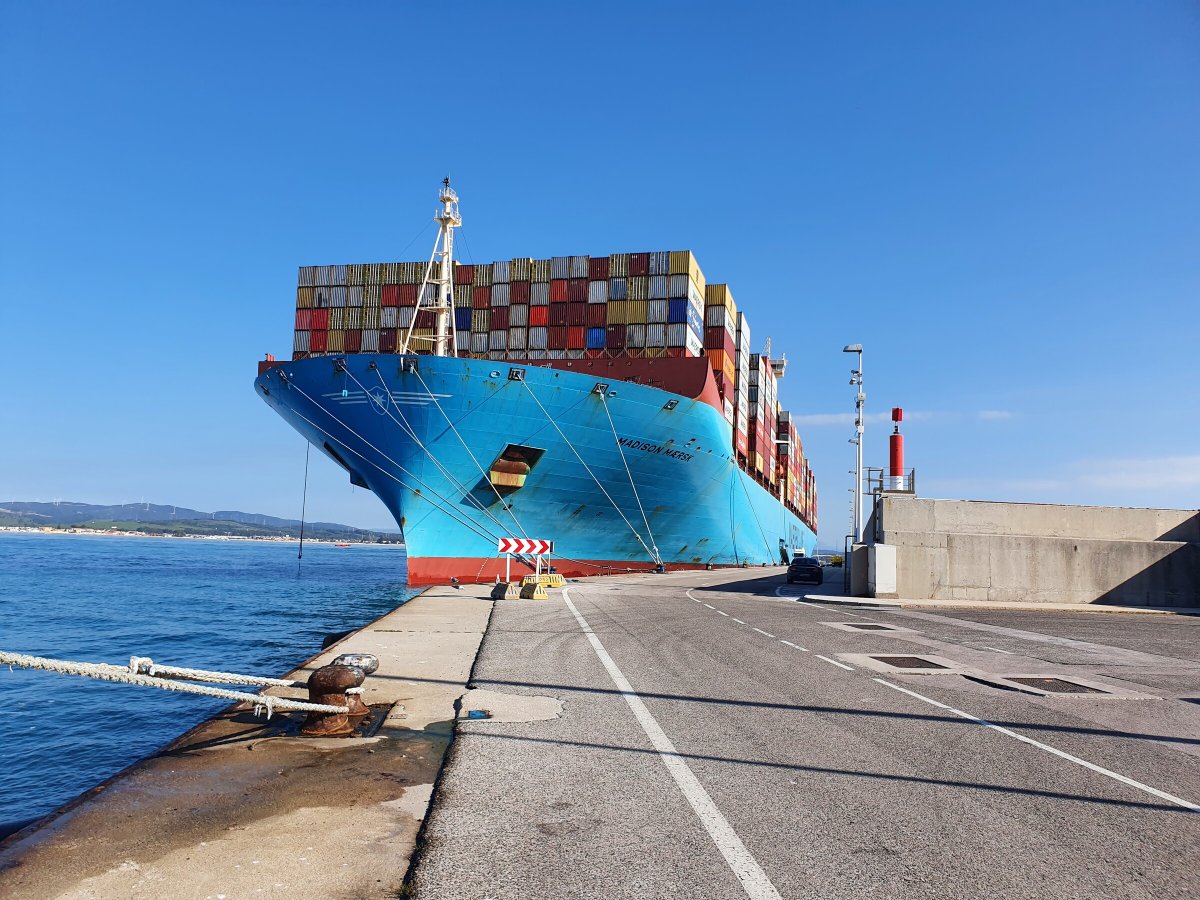 Goditi i panorami mentre impari a navigare in mare