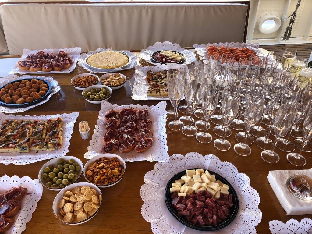 Goditi la vista di Barcellona dal mare