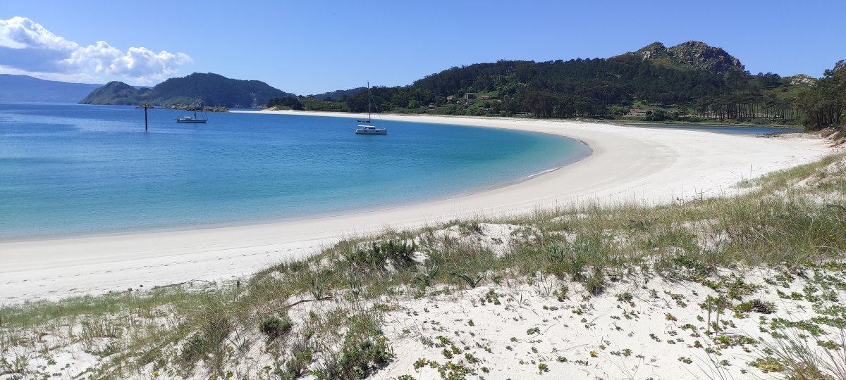 High-end catamaran for hire in Rías Baixas