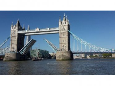 Brest (Francia) → Londra ~370 miglia nautiche