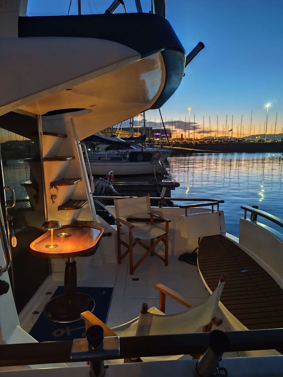 Experiencia única de observar el eclipse en barco en Gijón
