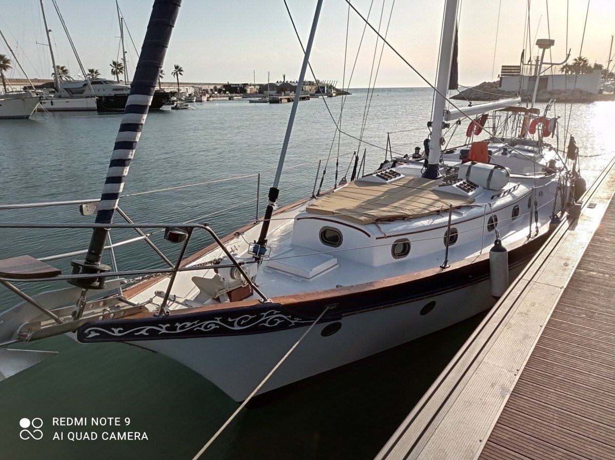 Menorca boat trip and yoga retreat