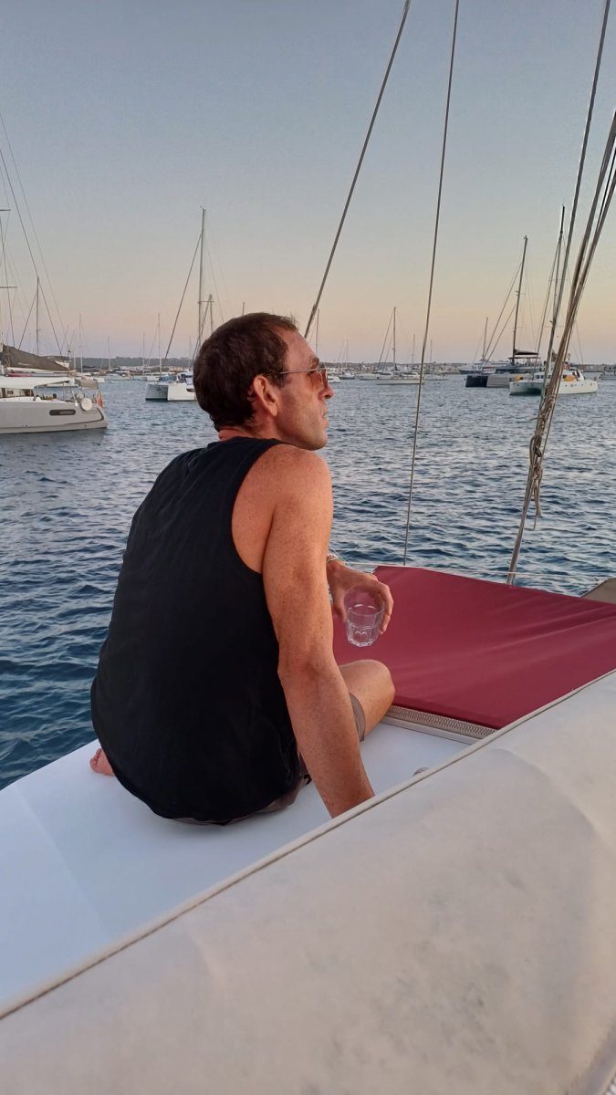 Panoramablick auf die Yacht-Kreuzfahrt