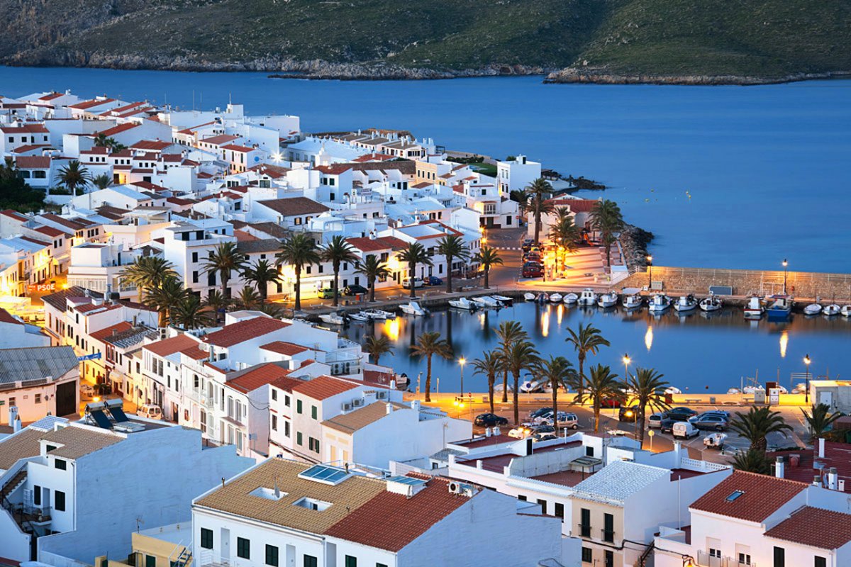Navegando por la costa de Menorca