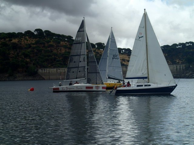 Paseo en lancha motora en el Embalse de San Juan