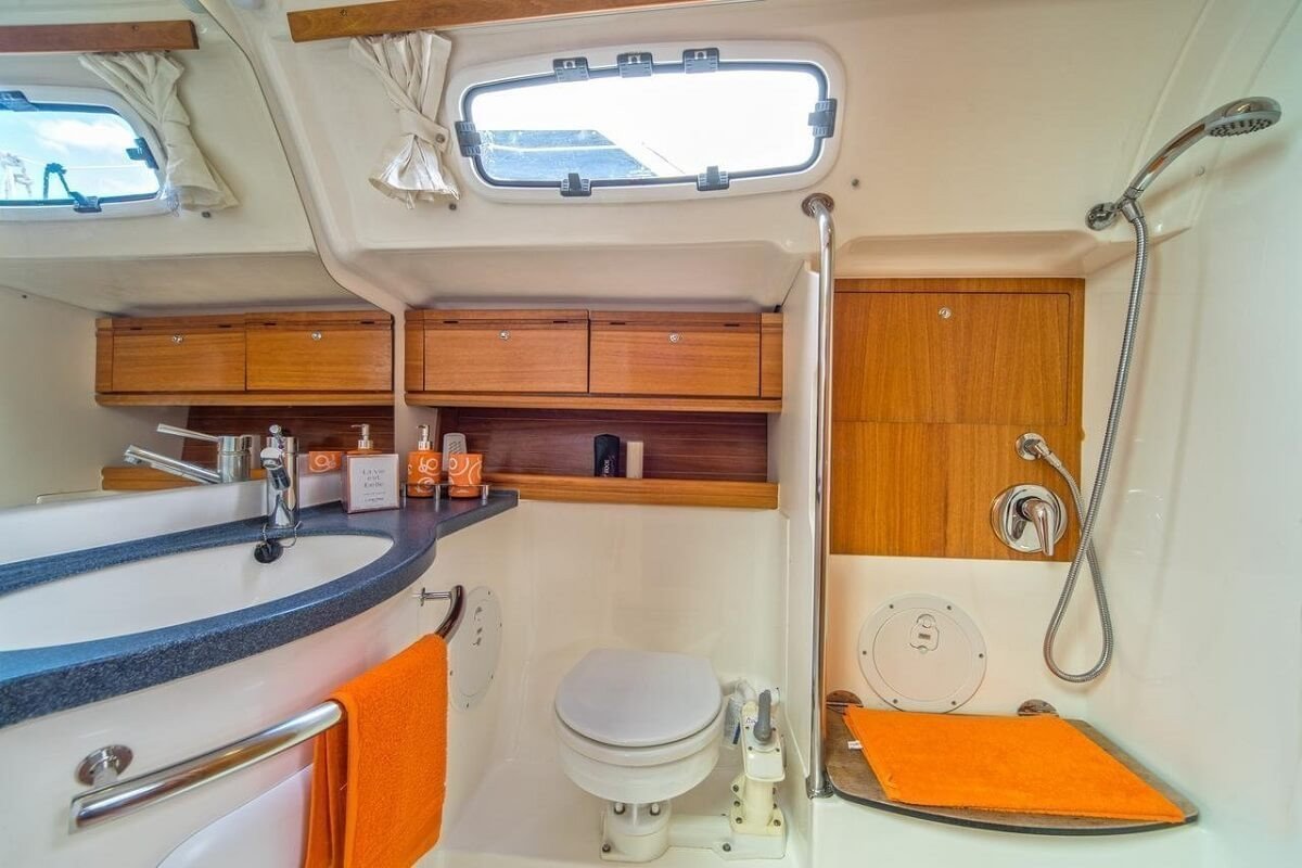 alquiler-velero-barcelona-bavaria-46-cruiser-11