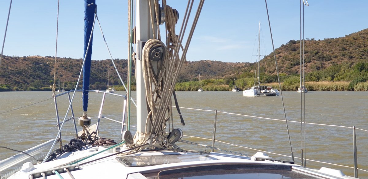 Sailboat journey with rural accommodation