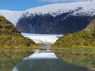 Expedition through the Chilean Fjords by sailboat. The treasure of Patagonia