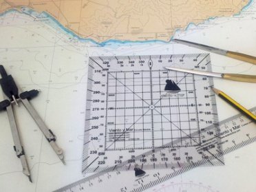 Práctica de navegación en Gijón: Carta y maniobras costeras