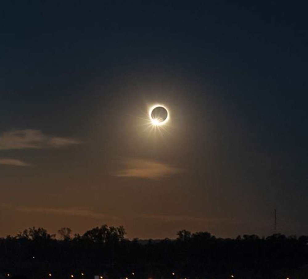 Eclipse solar observando desde nuestro velero en Mallorca
