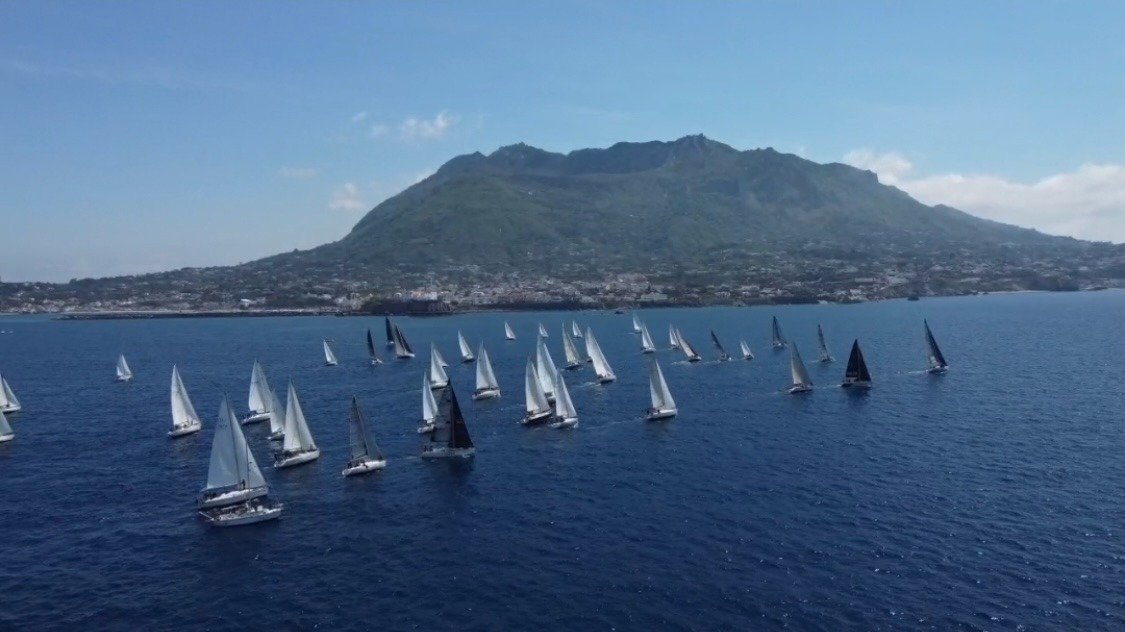 Explore the Islands of Ischia and Procida from the Sea