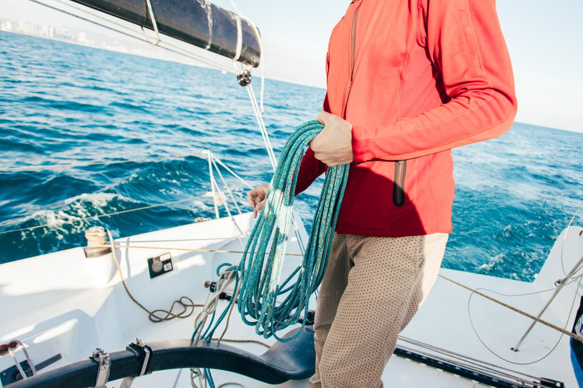 Corso di vela per principianti a Valencia con gruppo piccolo